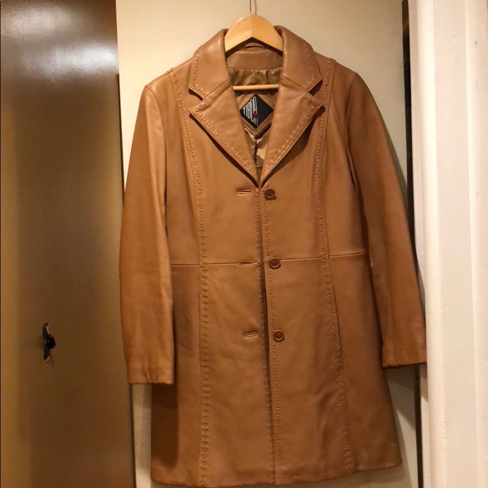 Chic tan leather trench with beautiful detail